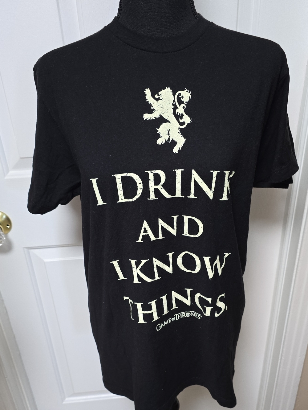 Game of Thrones "I Drink and I Know Things" Graphic Tee Size M